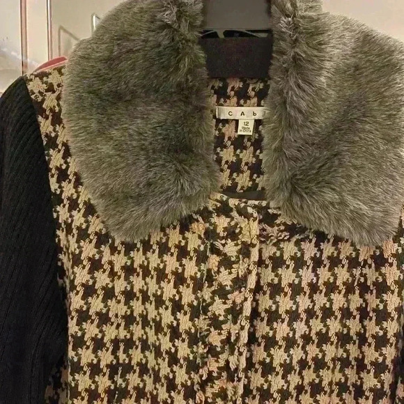 CAbi Jackets & Blazers - NWOT cabi Vintage houndstooth cardigan/jacket with detachable faux fur collar.